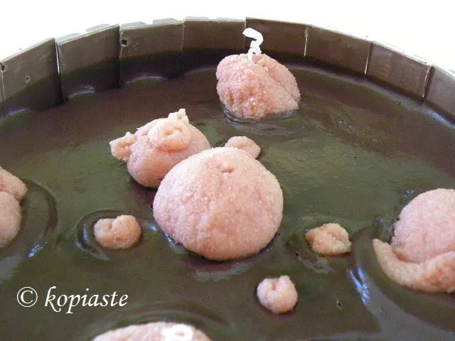 Marzipan piggies