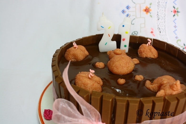 Piggies in mud cake