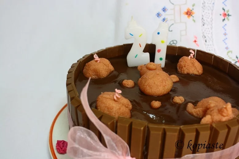 Piggies in mud cake