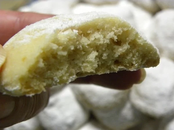 Kourabiedes cut image