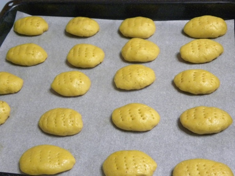 melomakarona shaped with fork image