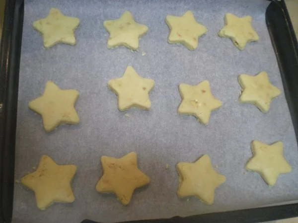 star shaped kourabiedes image