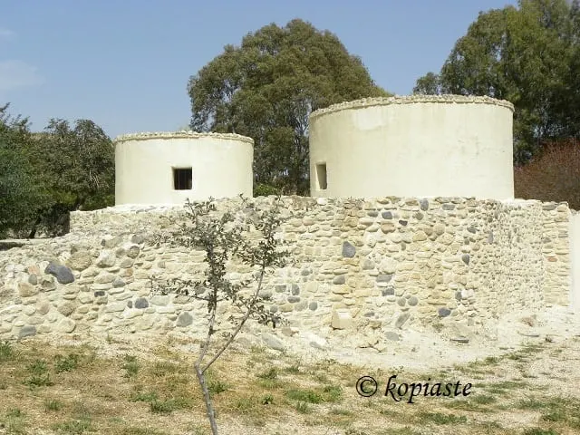 Choirokoitia reconstructed houses