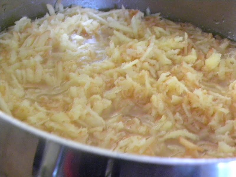 Grated quince in a pot image