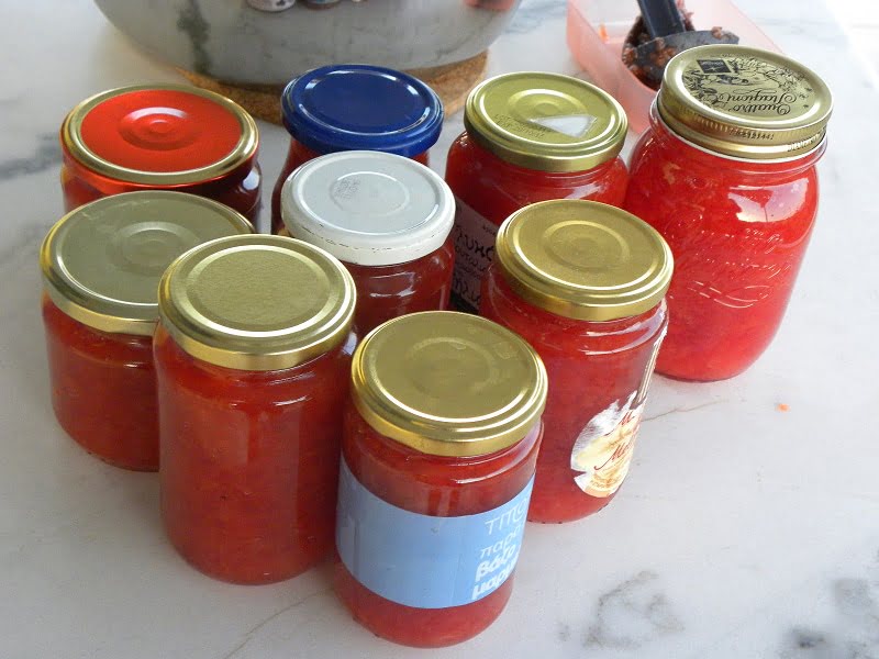 Quince in jars image