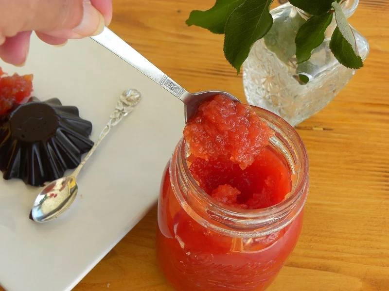 quince jam on dessert image