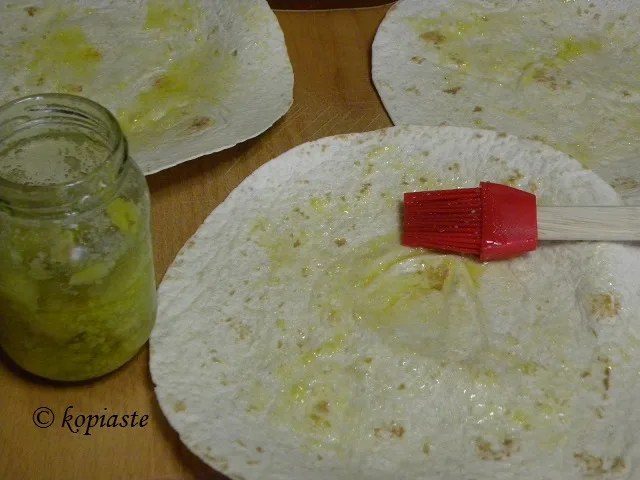 Tortilla chips with olive oil