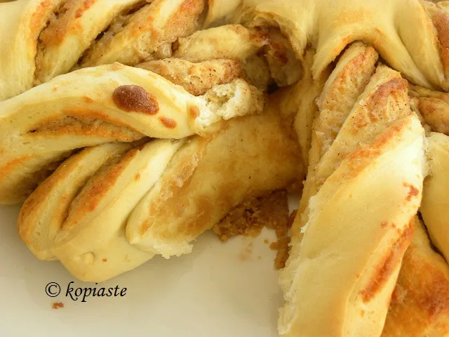 Cutting tahinopsomo tahini bread