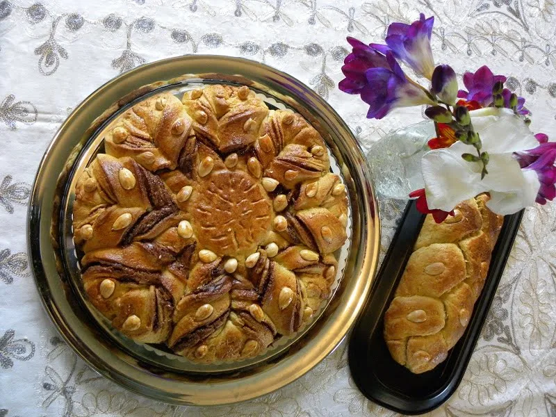 Tsourekia with praline image