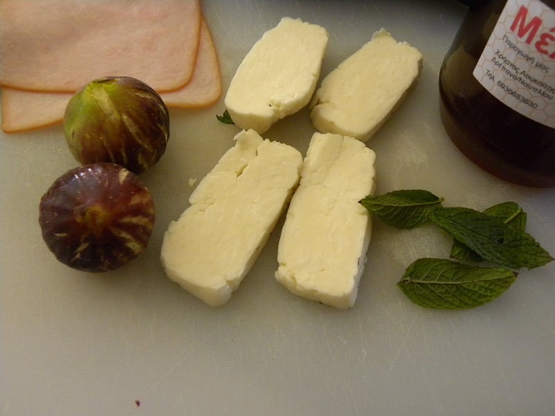 Fresh figs and halloumi image
