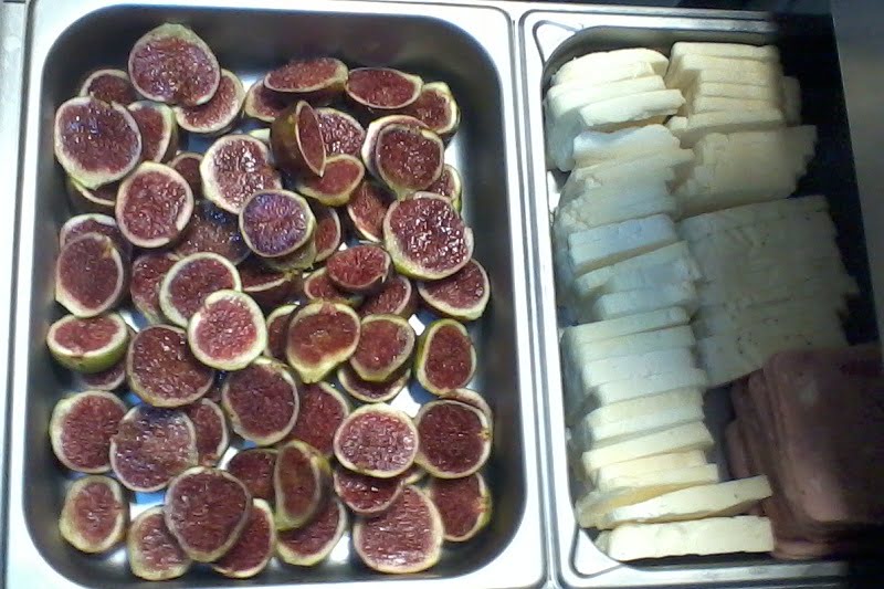 Halloumi and figs image
