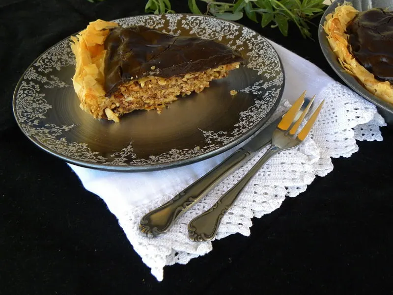 Baklavas Tart with Chocolate image