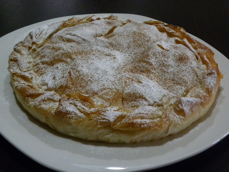 Portokalopita with icing sugar on top image