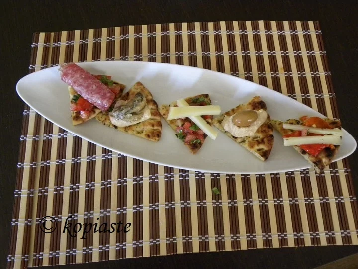 Appetizers on Greek pita chips