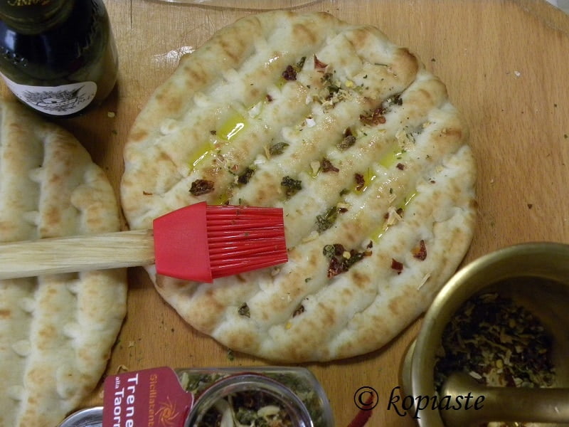greek-pita-with-herbs-and-spices
