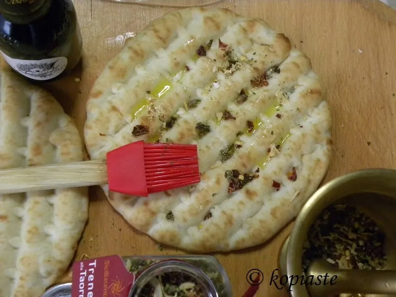 greek-pita-with-herbs-and-spices