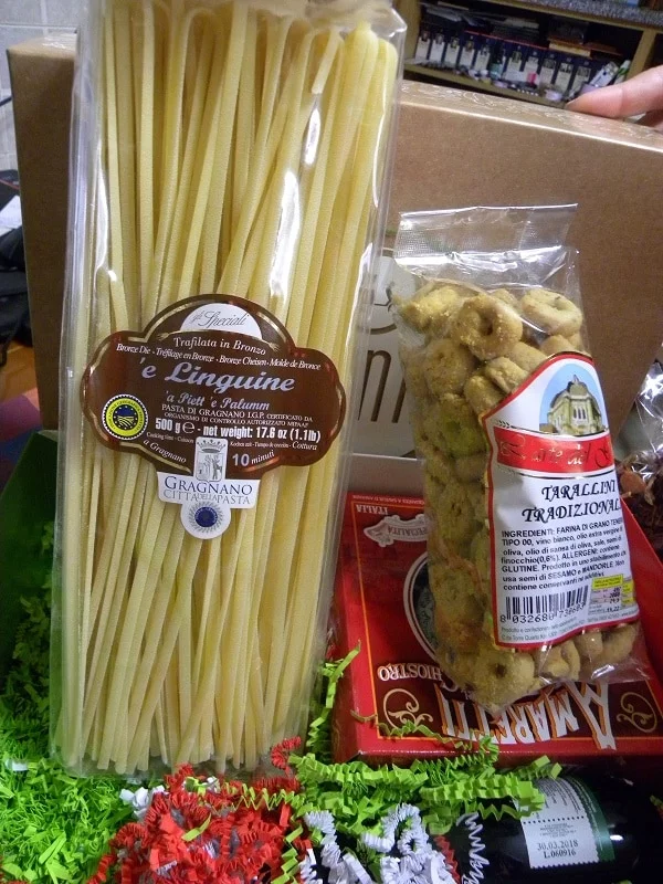 linguine-from-campania-and-tarallini