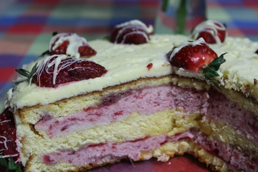 strawberry white chocolate cake cut