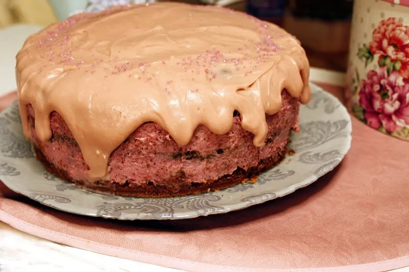 Demetris strawberry fraoulita cake