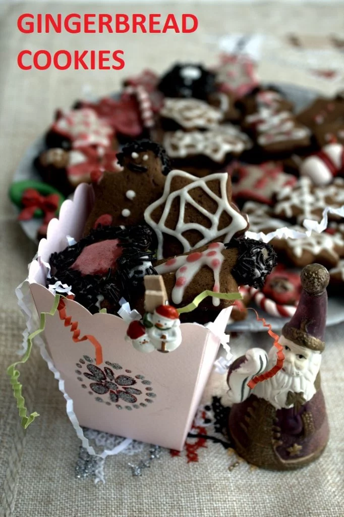 Gingerbread cookies with carob syrup image