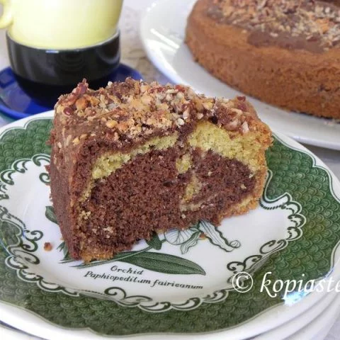 The perfect Marbled Chocolate-Bergamot-Almond Cake