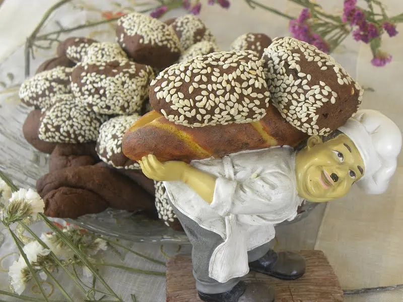 Moustokouloura with baker photo