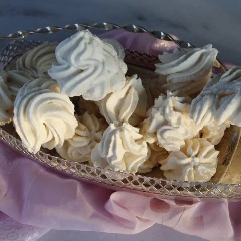 Meringues from acquafaba image