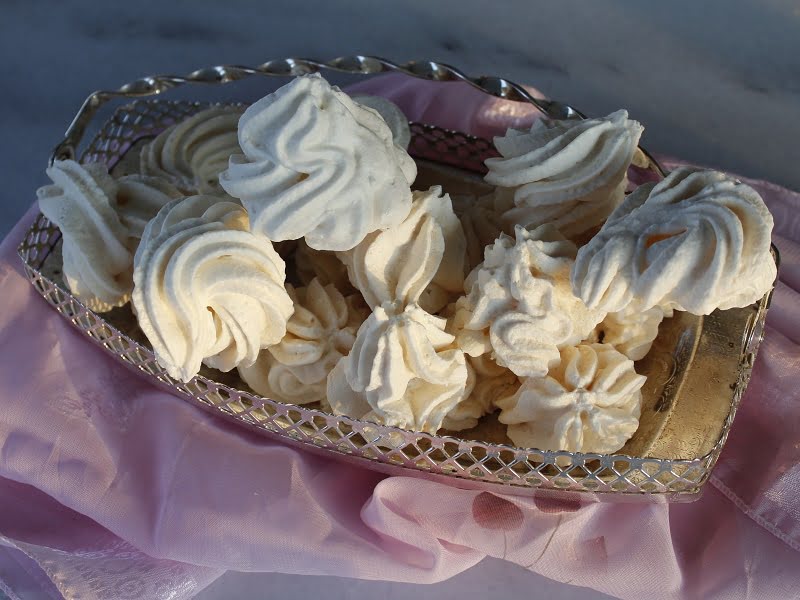 Aquafaba Meringues made from Scratch