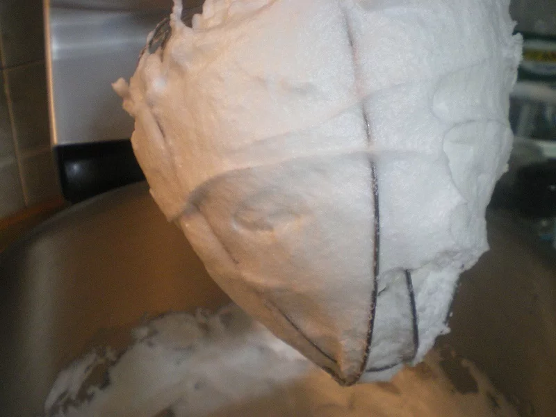 Meringues from acquafaba picture