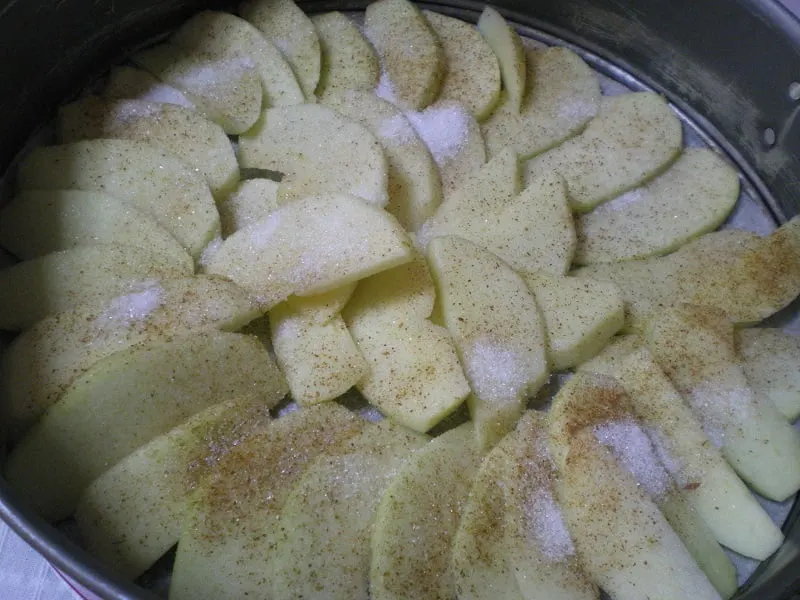 apples cut image