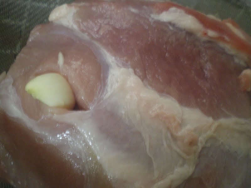 meat with garlic image