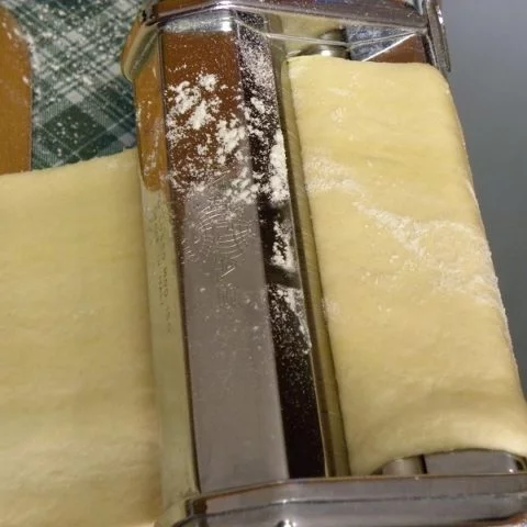 Manual pasta roller image