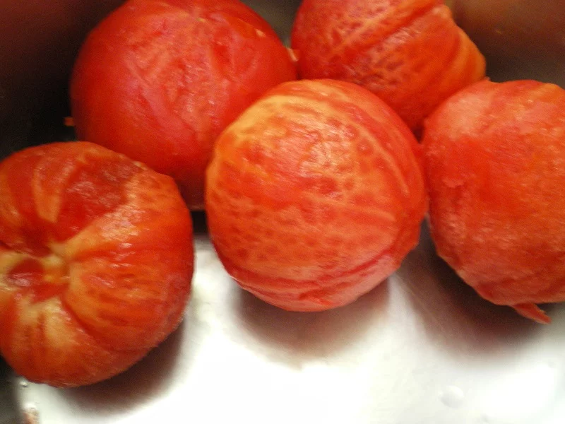 Peeled tomatoes image