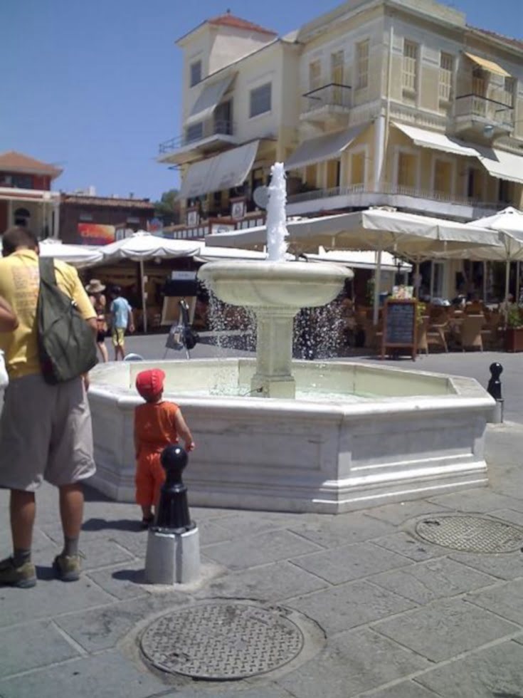 fountain at Chania image