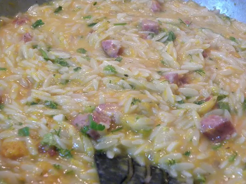 Kritharotto with sausages image