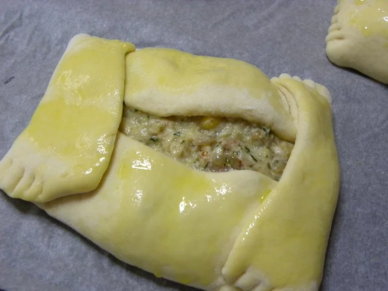 Adding egg wash on pie image