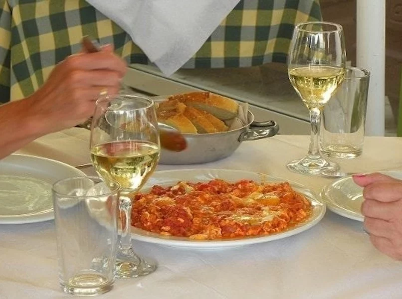 Kagianas eating with zita image