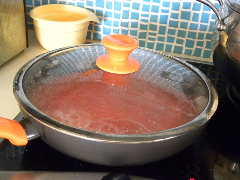 Kagianas with lid on image