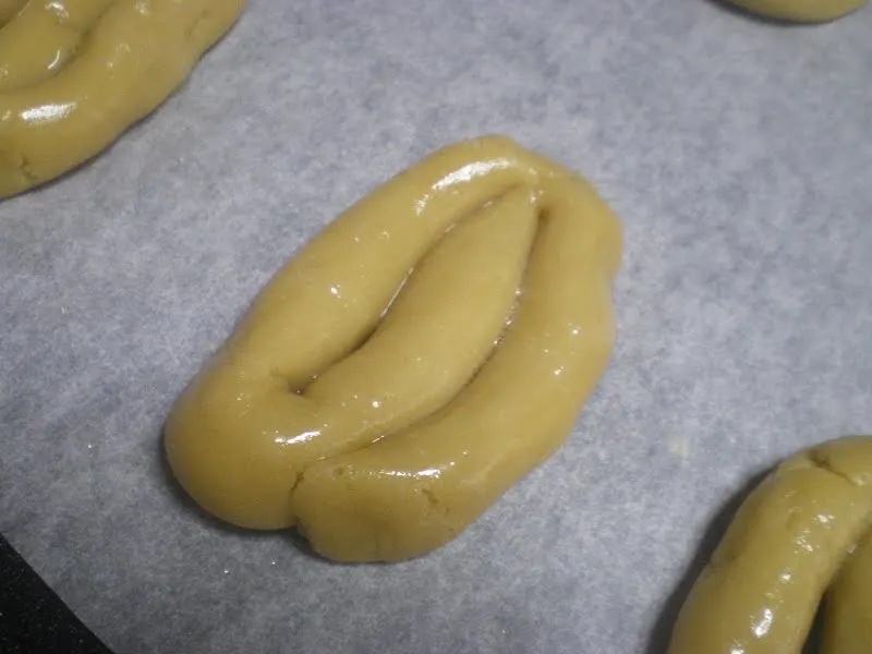 shaped in three pieces image