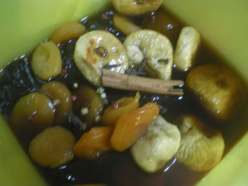 poaching fruit picture