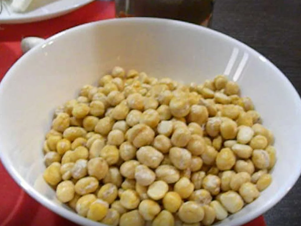Raw chickpeas image