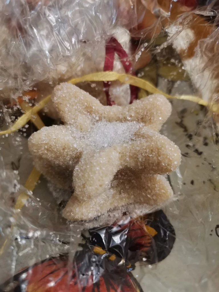 Amygdalota shaped into a star image