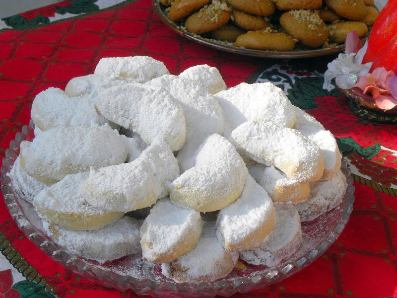 Kourabiedes and melomakarona image