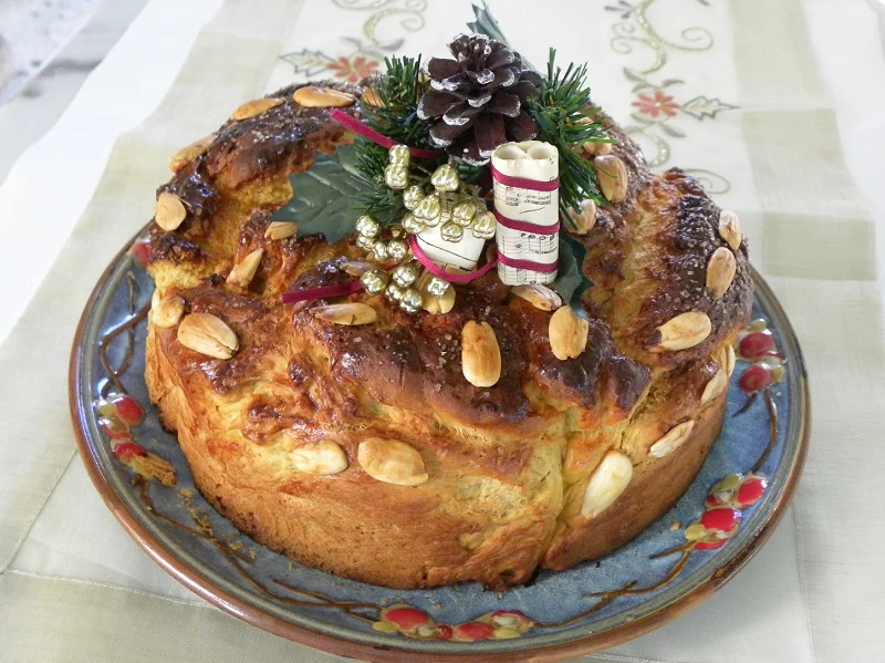 Vassilopita Tsoureki 2012 image