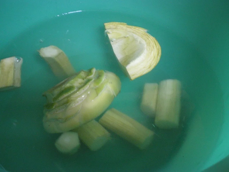 Bowl of water with lemon juice image
