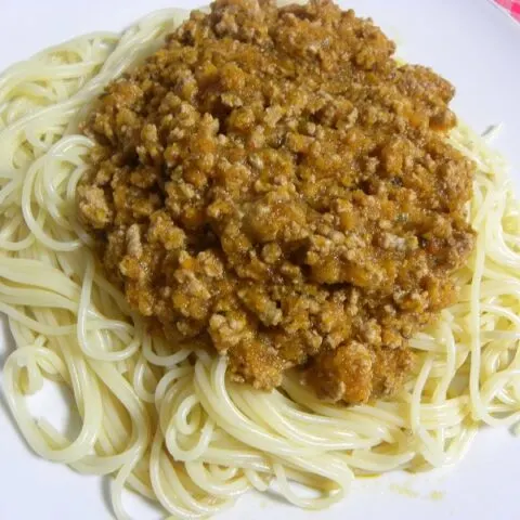 Spaghetti with bolognaise sauce image