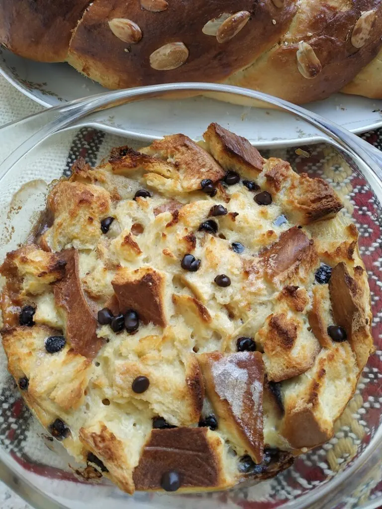 Tsoureki pudding with chocolate chips image