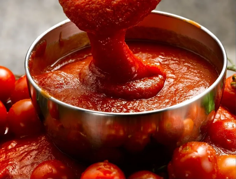 Making tomato sauce image