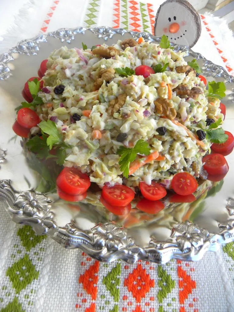 Lahanosalata with carrot, tomato and parsley image