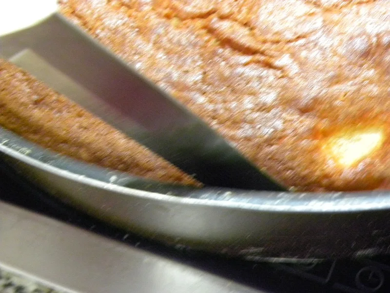 Passing a knife around the sides image